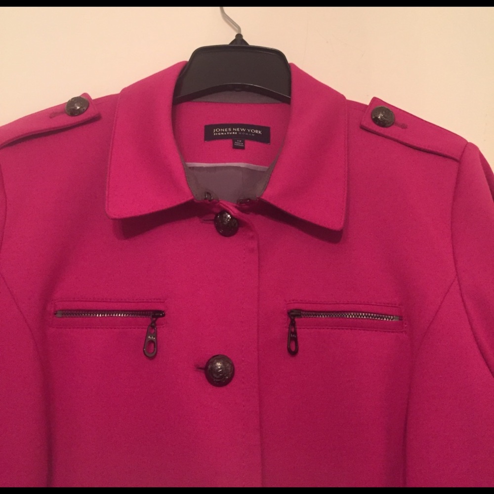 Jones New York Signature woman